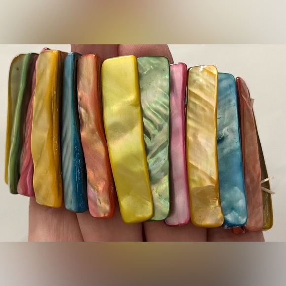 Shell rainbow of colors elastic bracelet EUC jewelry - Picture 5 of 14